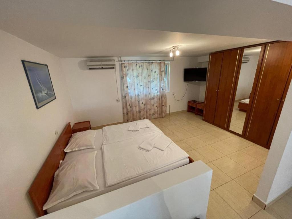 Bellevue Rooms Stara Baska Exterior photo